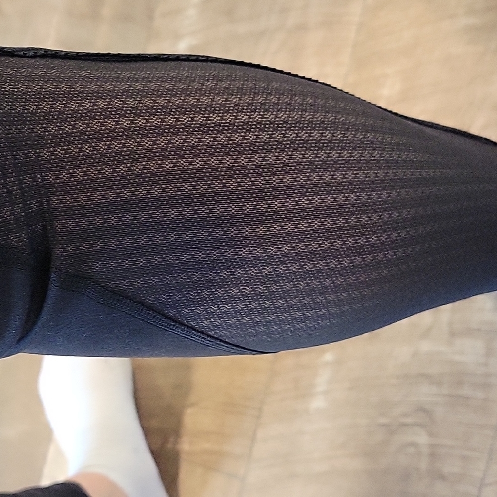Lululemon Black Leggings with Lace Calf Size 6